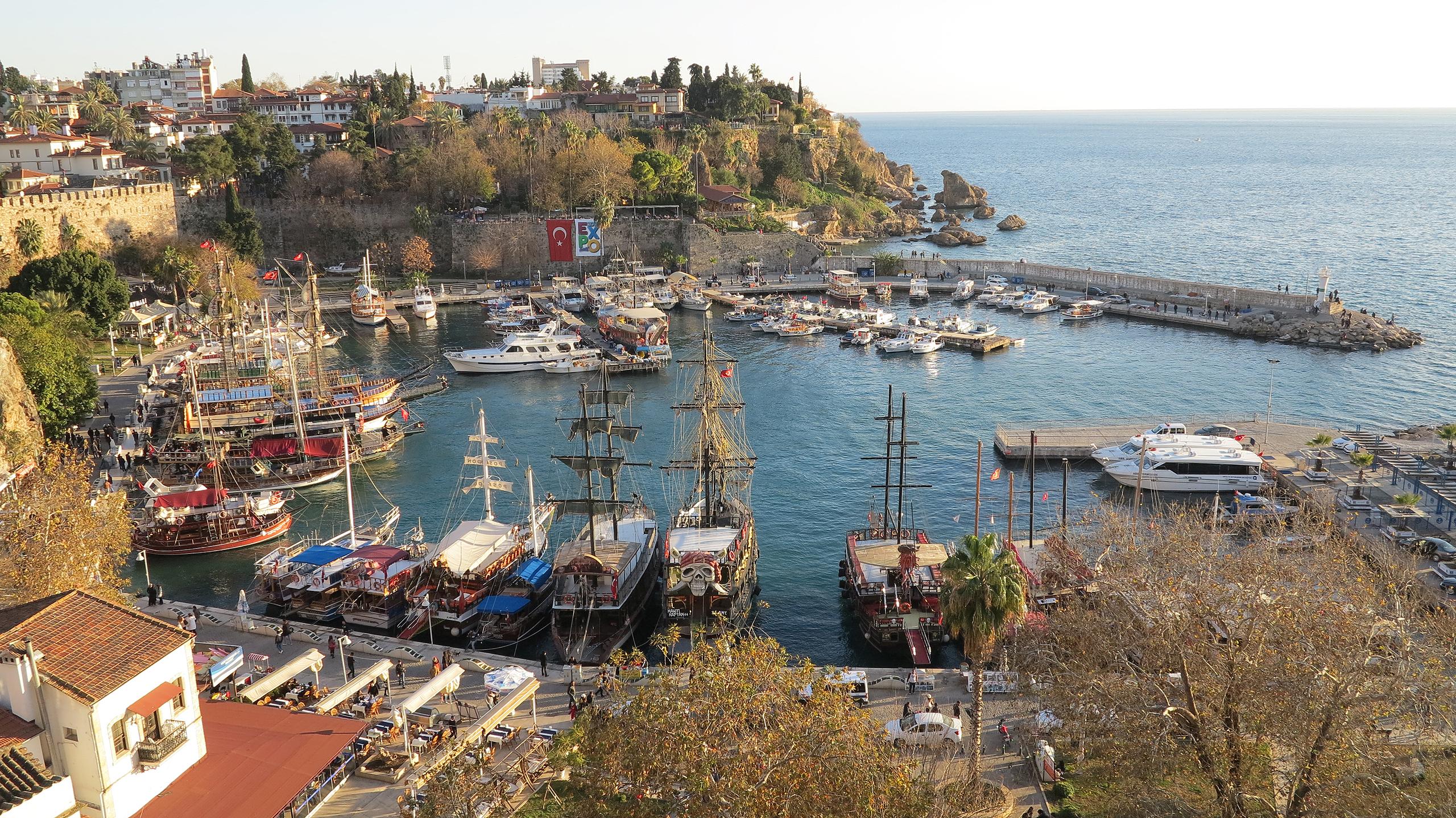 Ein wunderbarer Blick auf den alten Hafen von Antalya.