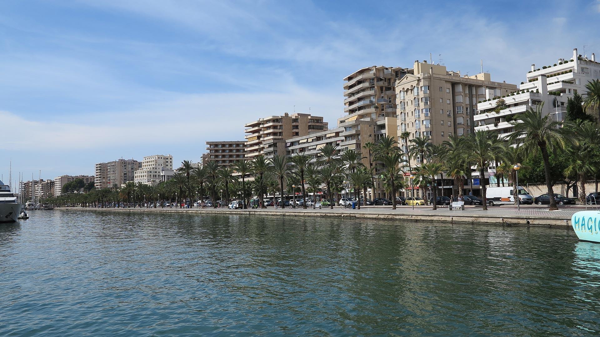 Heute besuchen wir die Hauptstadt Palma – hier ein Teil der Hafenpromenade.