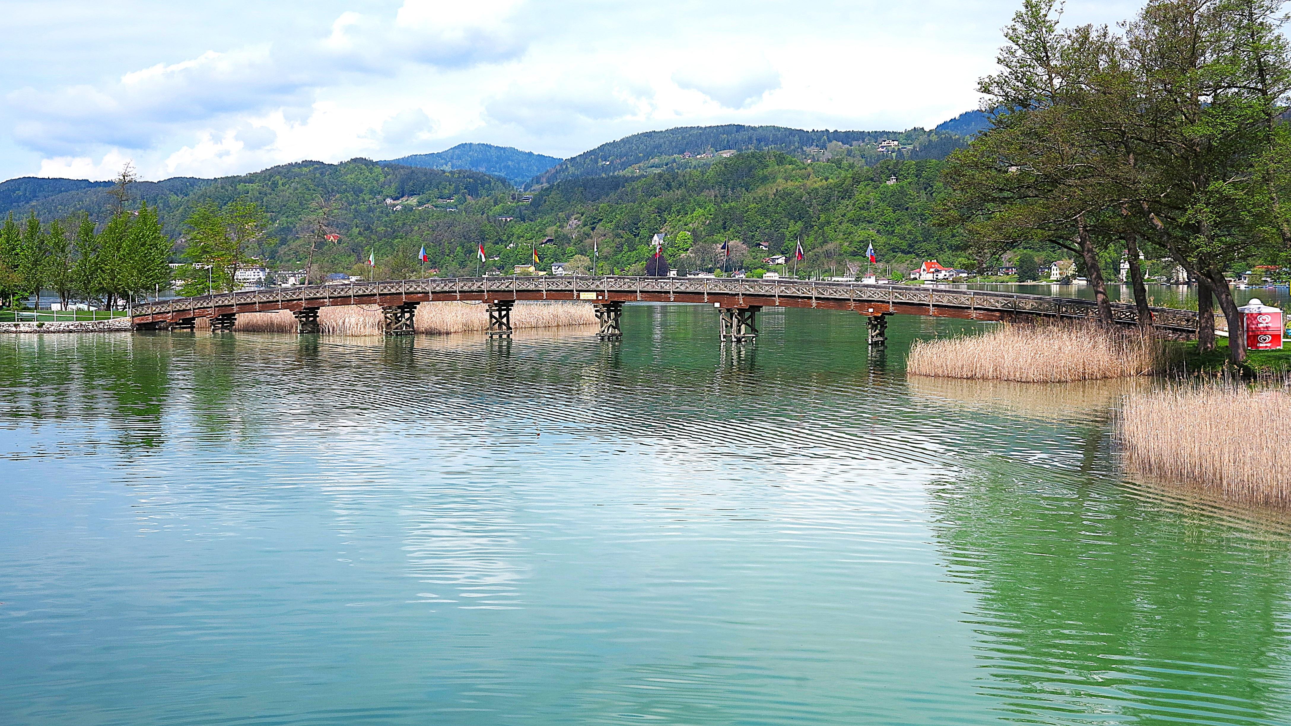 Parkanlage mit Brücke in Pörtschach. Parkanlage mit Brücke in Pörtschach.