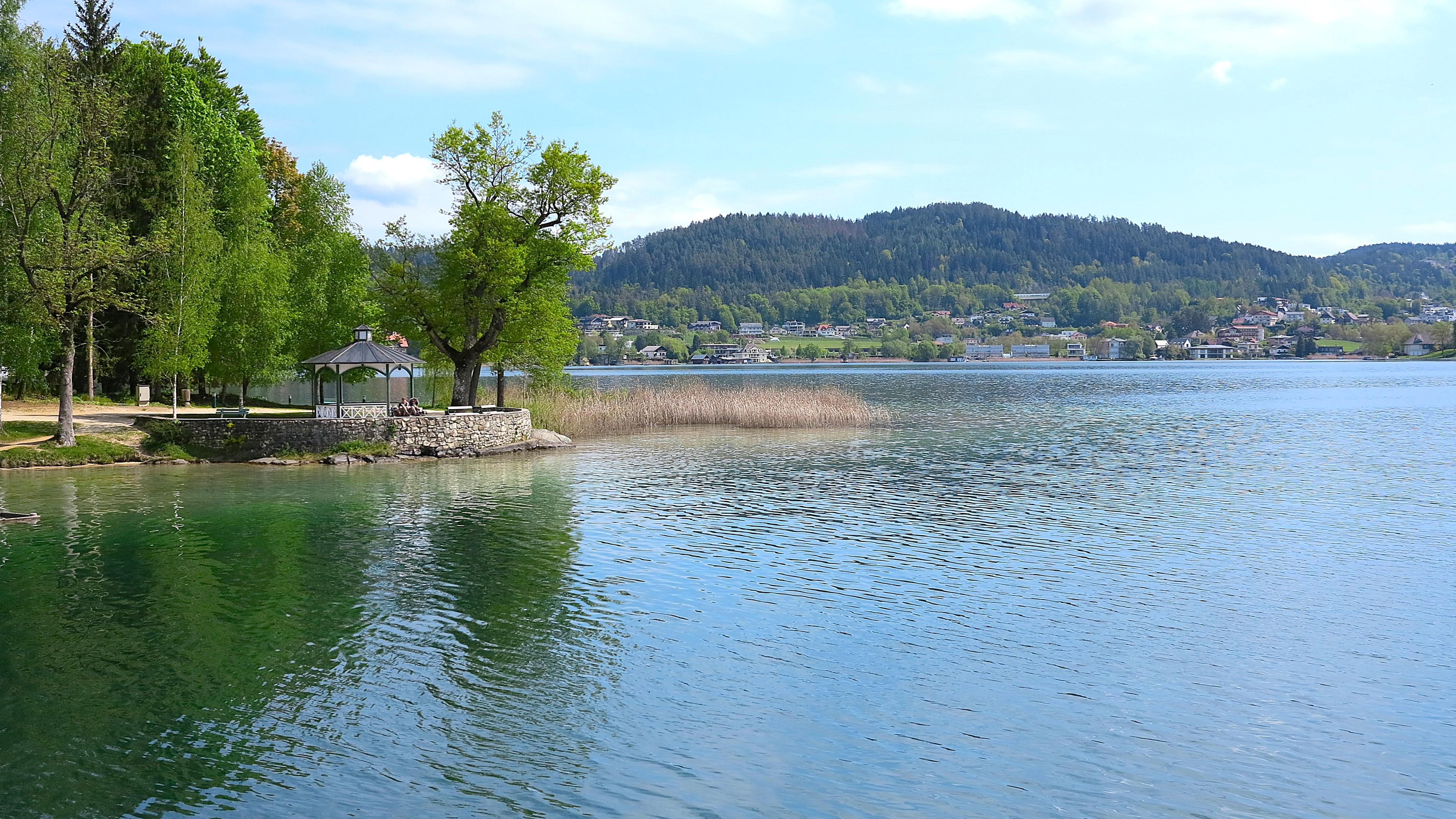 Am See gibt es viele romantische Orte. Am See gibt es viele romantische Orte.