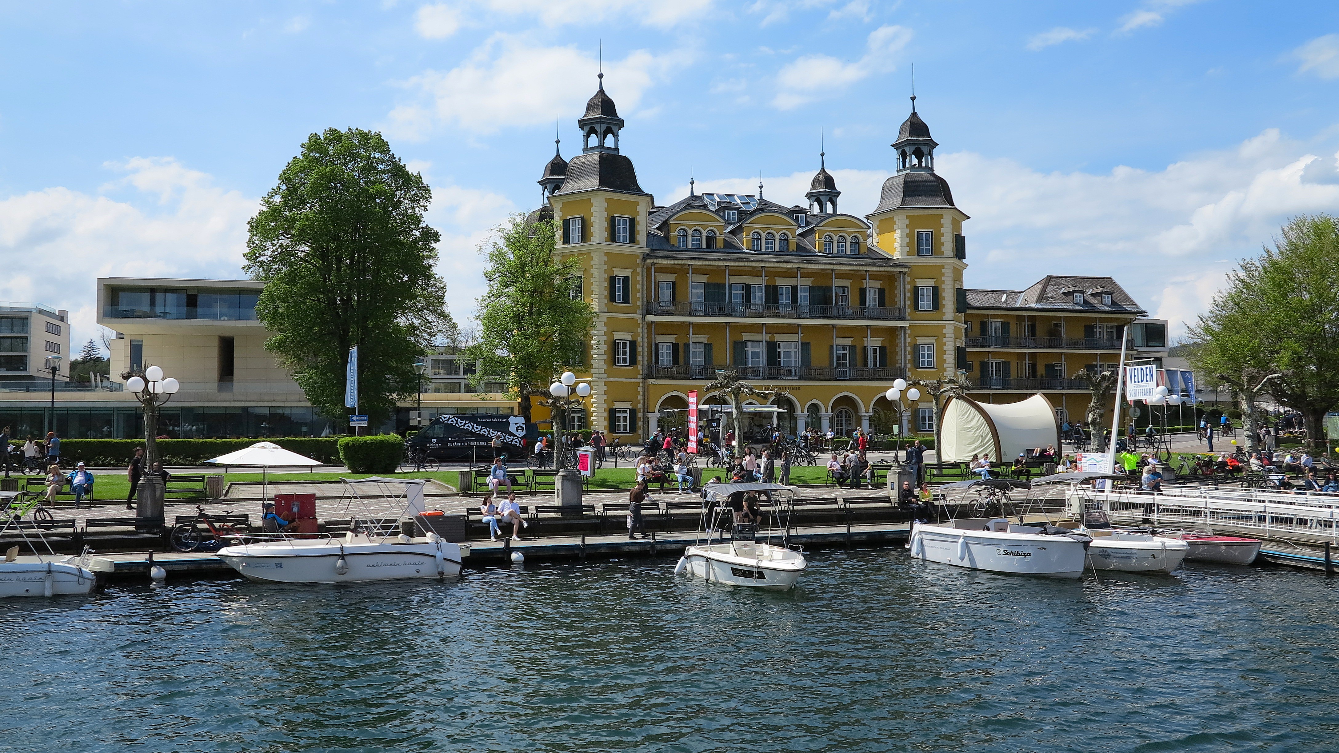 Das Schiff legt wieder am Falkensteiner Schlosshotel Velden an. Das Schiff legt wieder am Falkensteiner Schlosshotel Velden an.