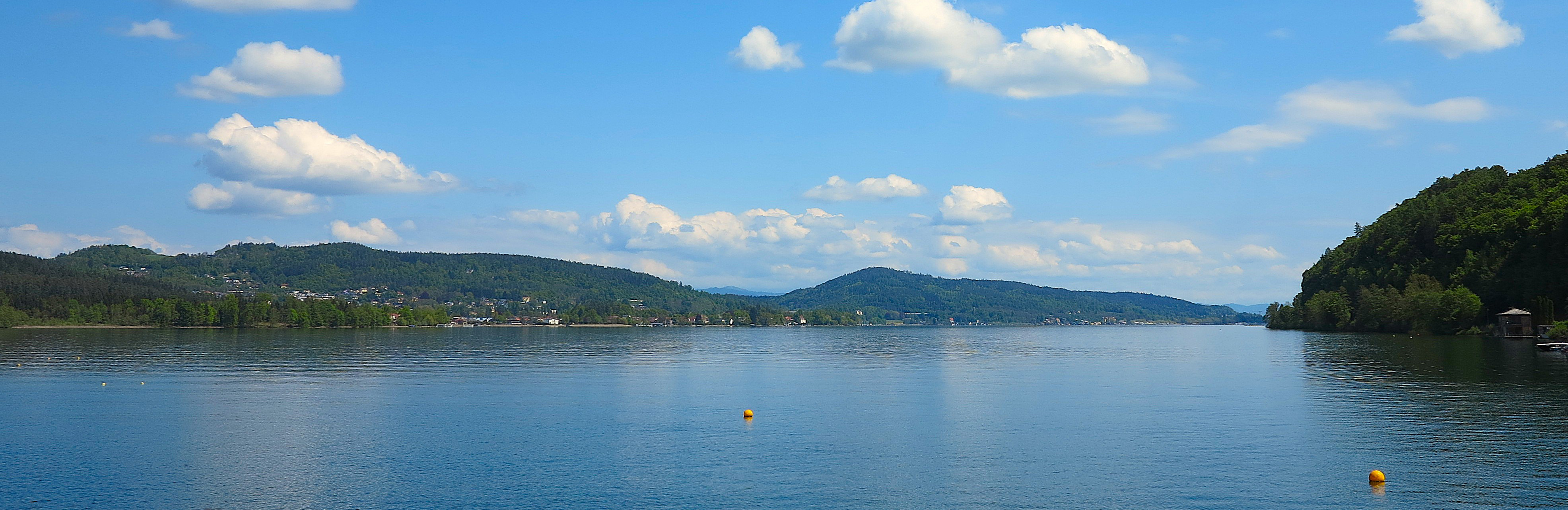 Schöner Blick vom Schiff auf den See. Schöner Blick vom Schiff auf den See.