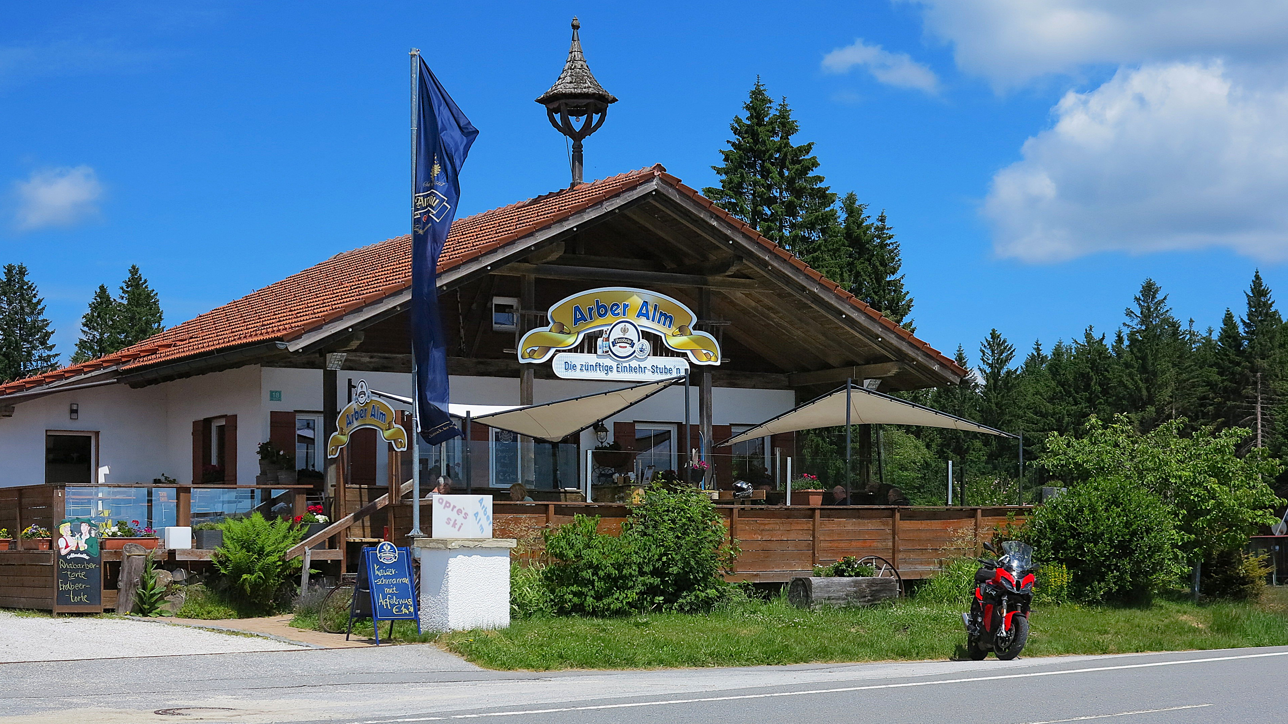 Die Arber-Alm an der Brennesstraße.