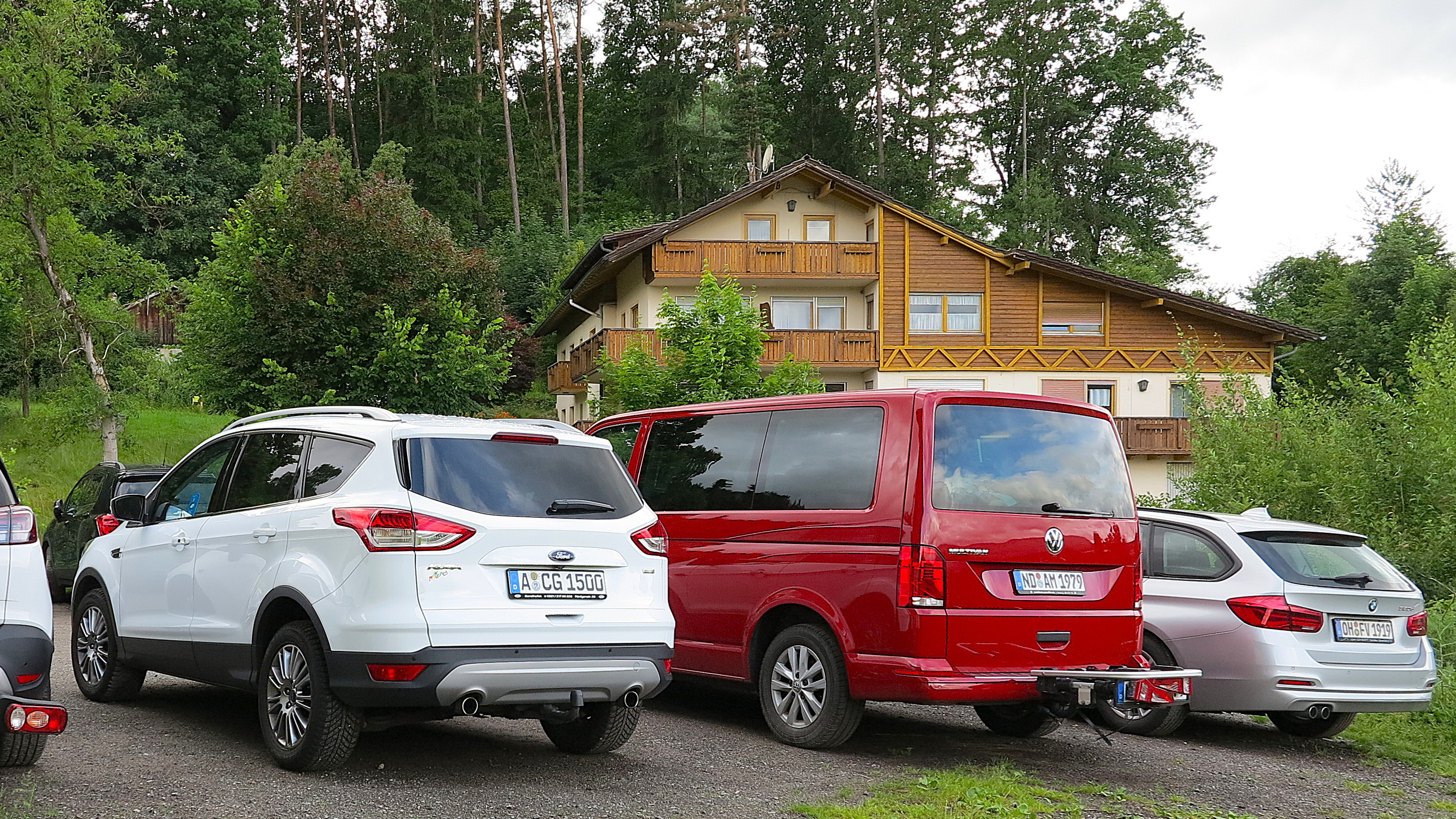 Der Hotelparkplatz direkt vor der Haustür.