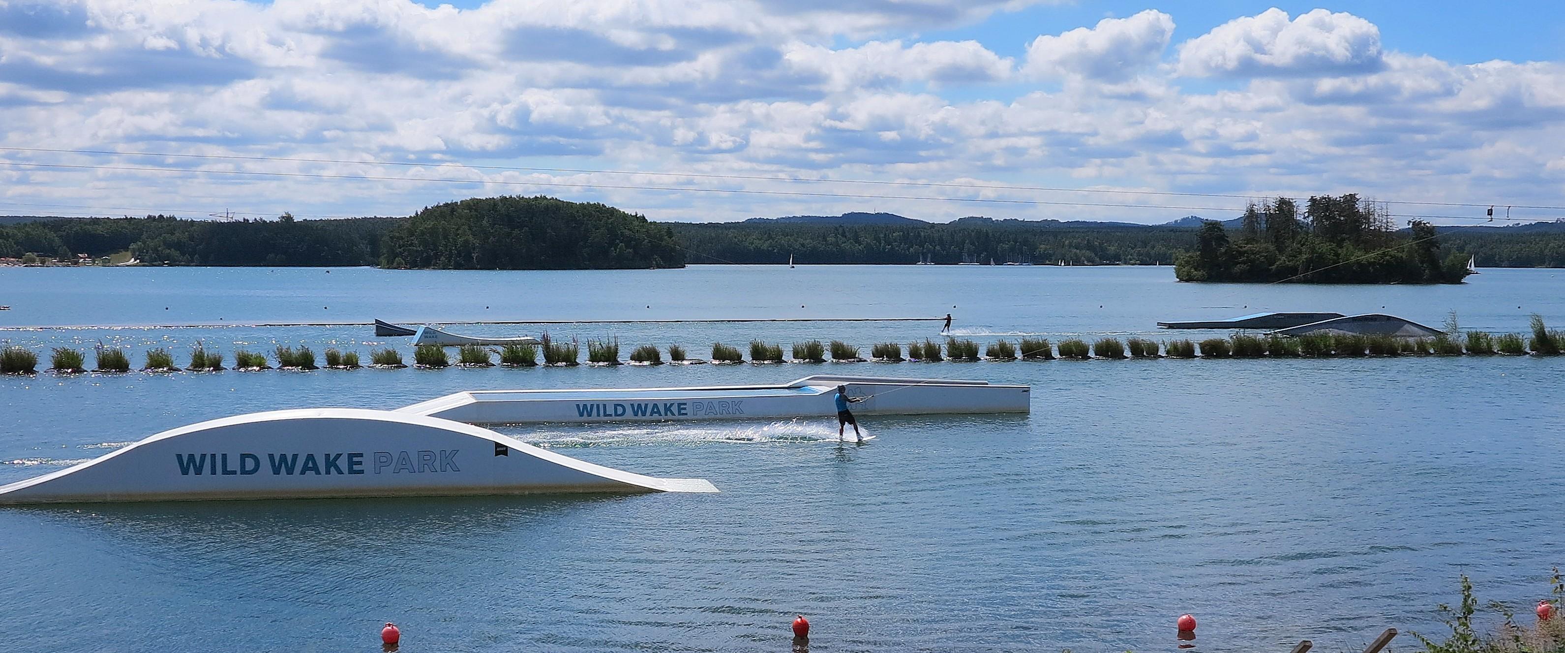 Der Steinberger See ist ein großes Sport- und Erlebnisgebiet.