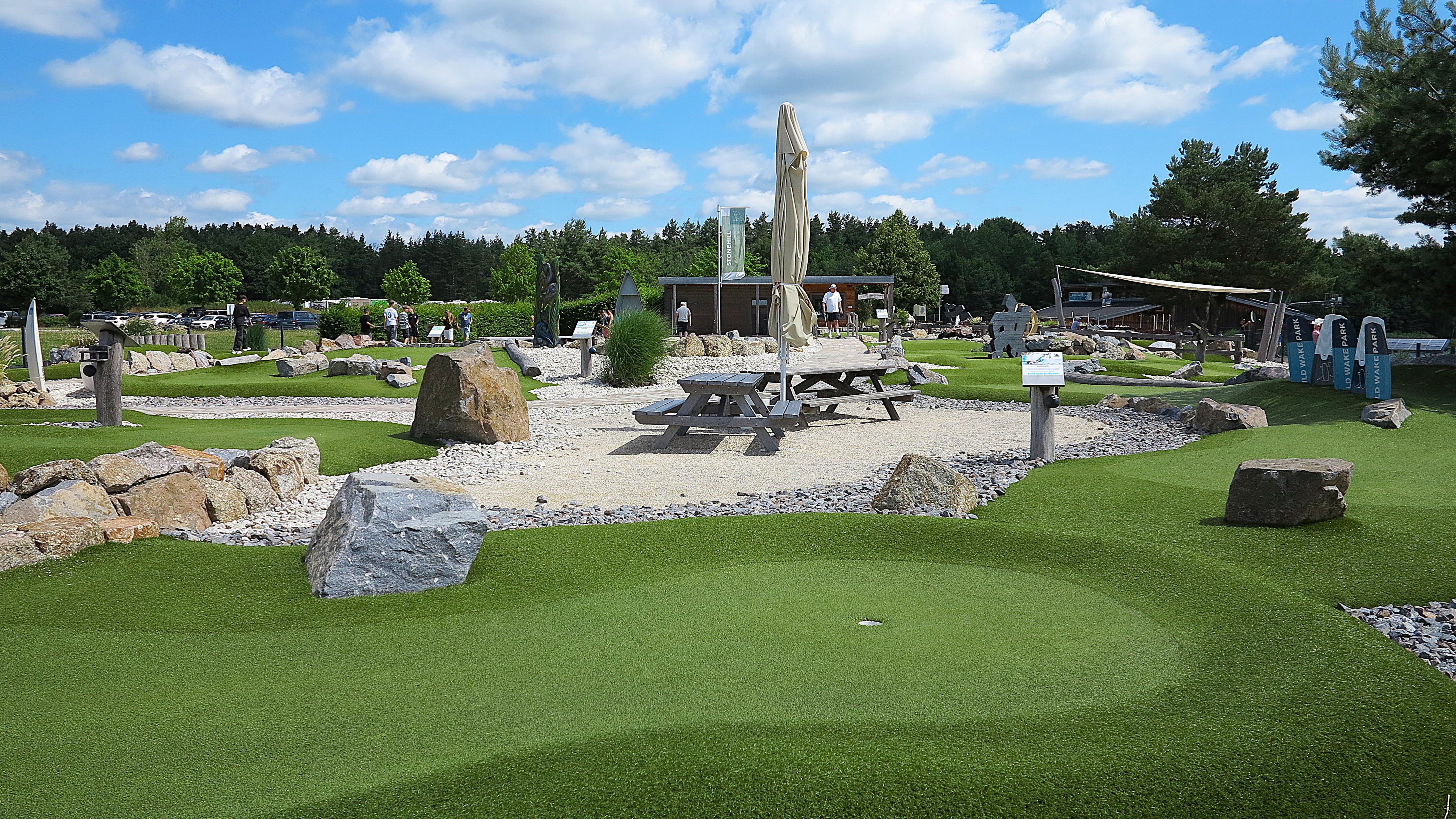Ein moderner Minigolfplatz darf da nicht fehlen.