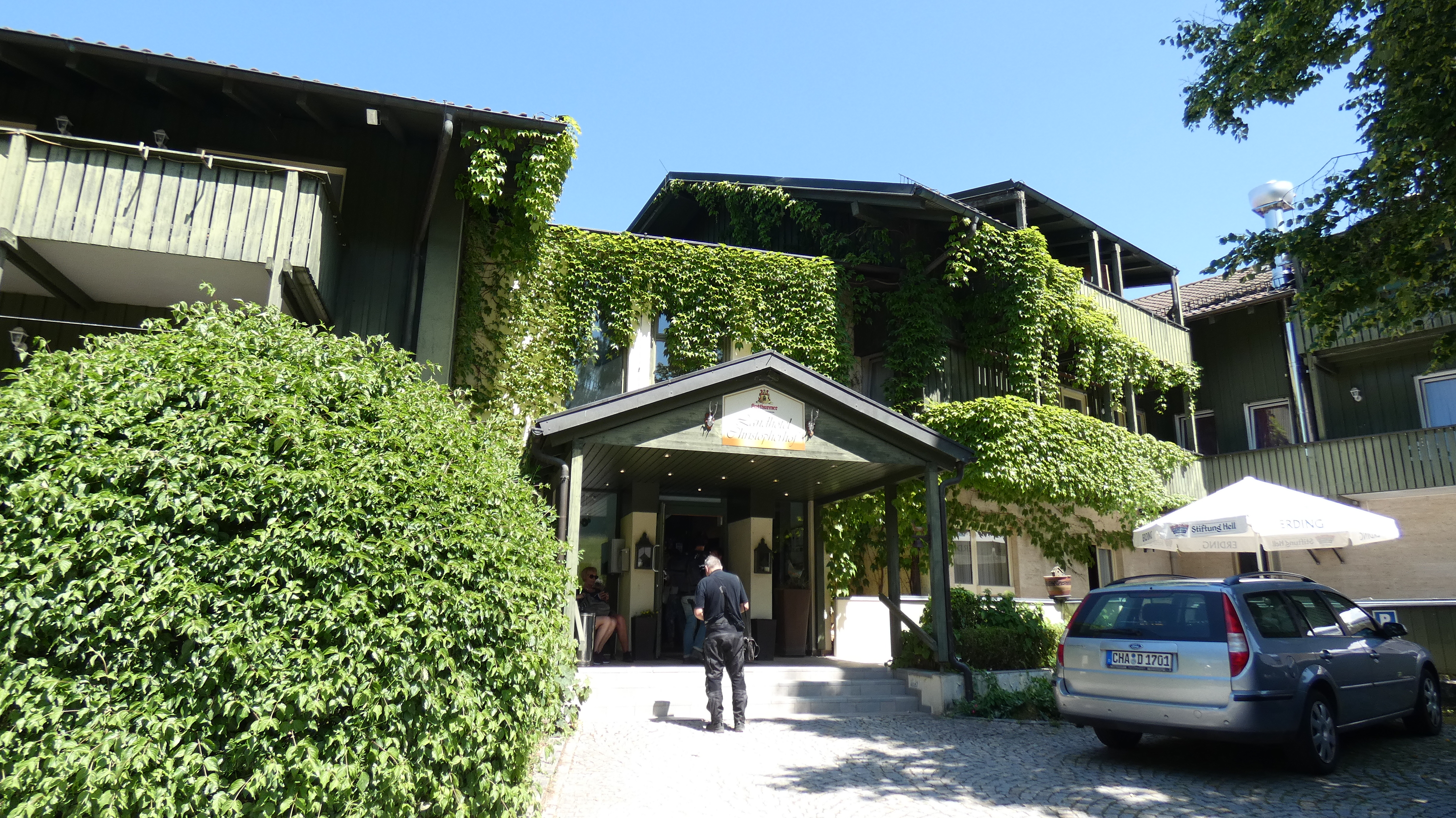 Der Eingang zu unserem Hotel in Grafenwiesen.