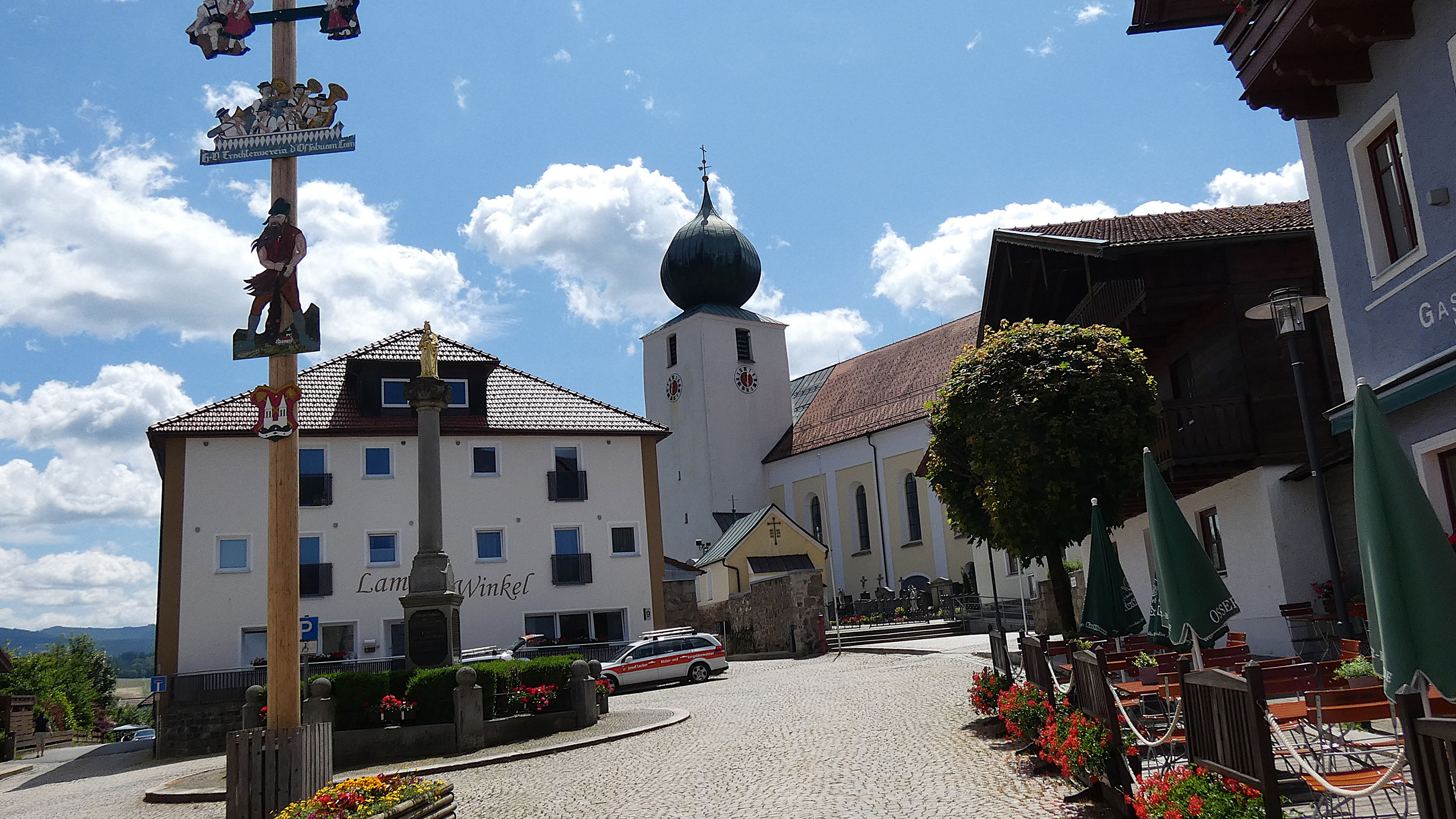 Ein beschaulicher Ort. Das Städtchen Lam.