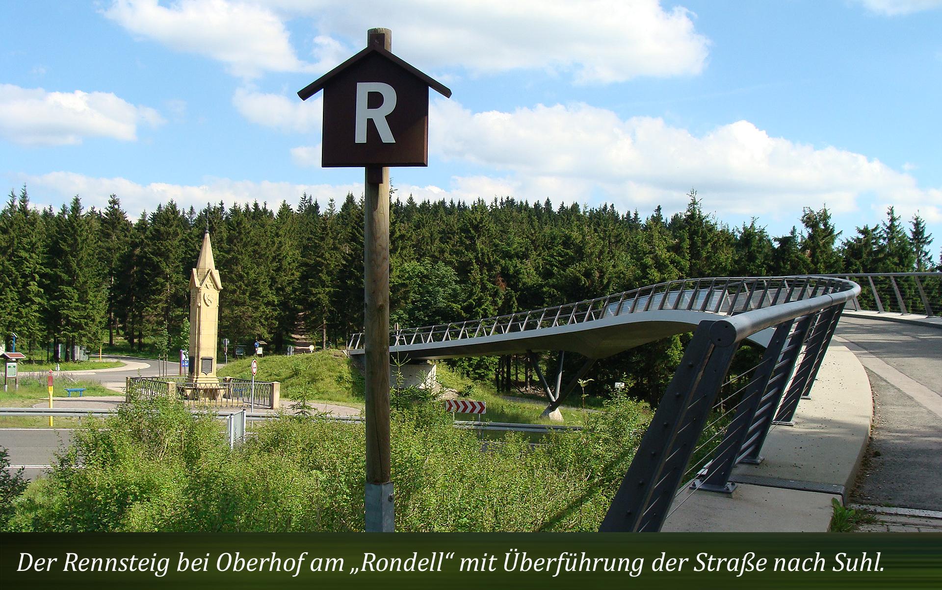 Der Rennsteig bei Oberhof am „Rondell“ mit Überführung der Straße nach Suhl.