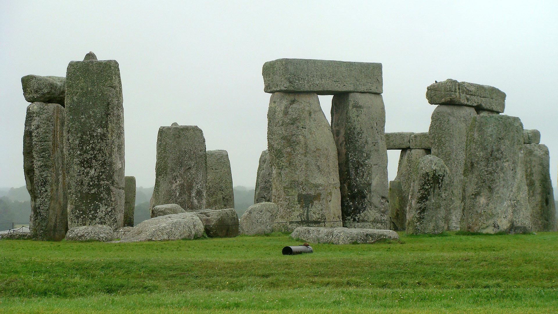 Die Frühphase von Stonehenge wird auf ca. 3100 v. Chr. datiert.