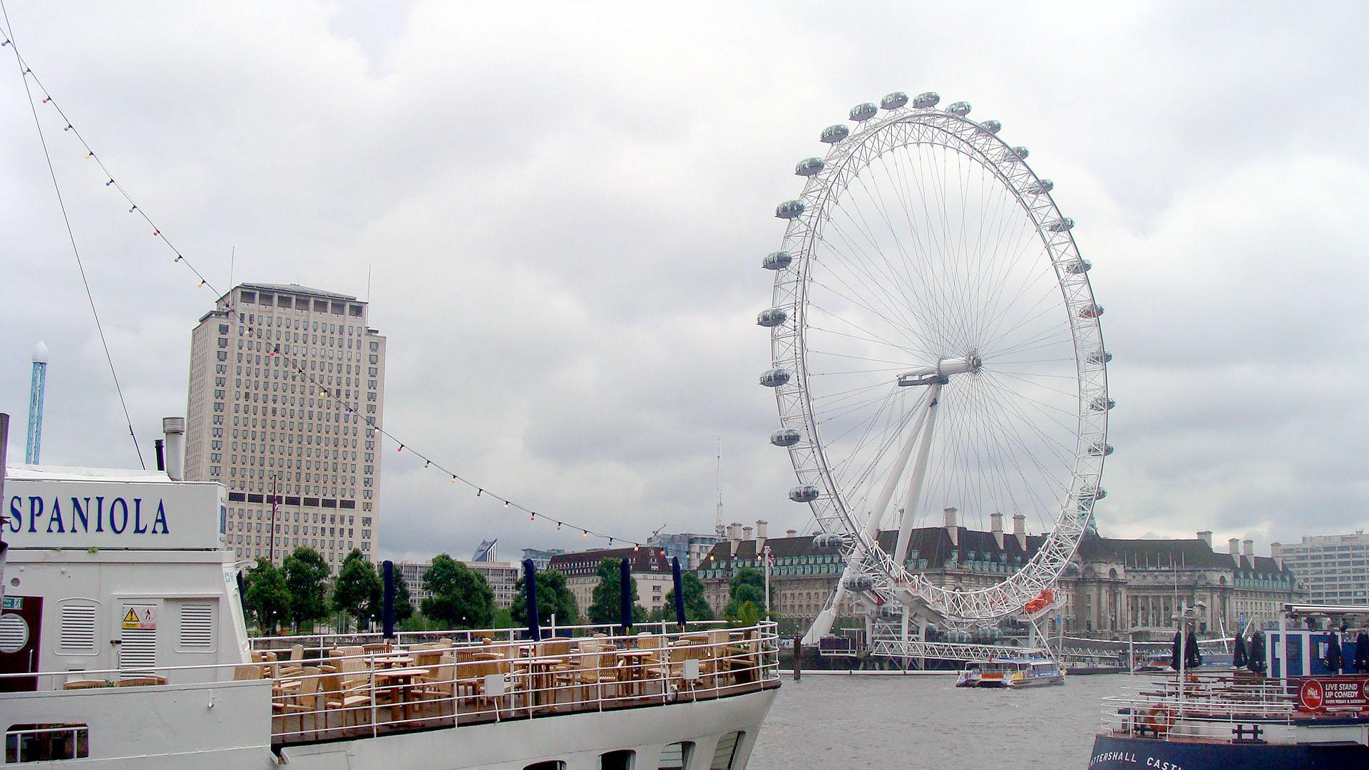 Ein neues Wahrzeichen: London Eye, 135 m hoch.