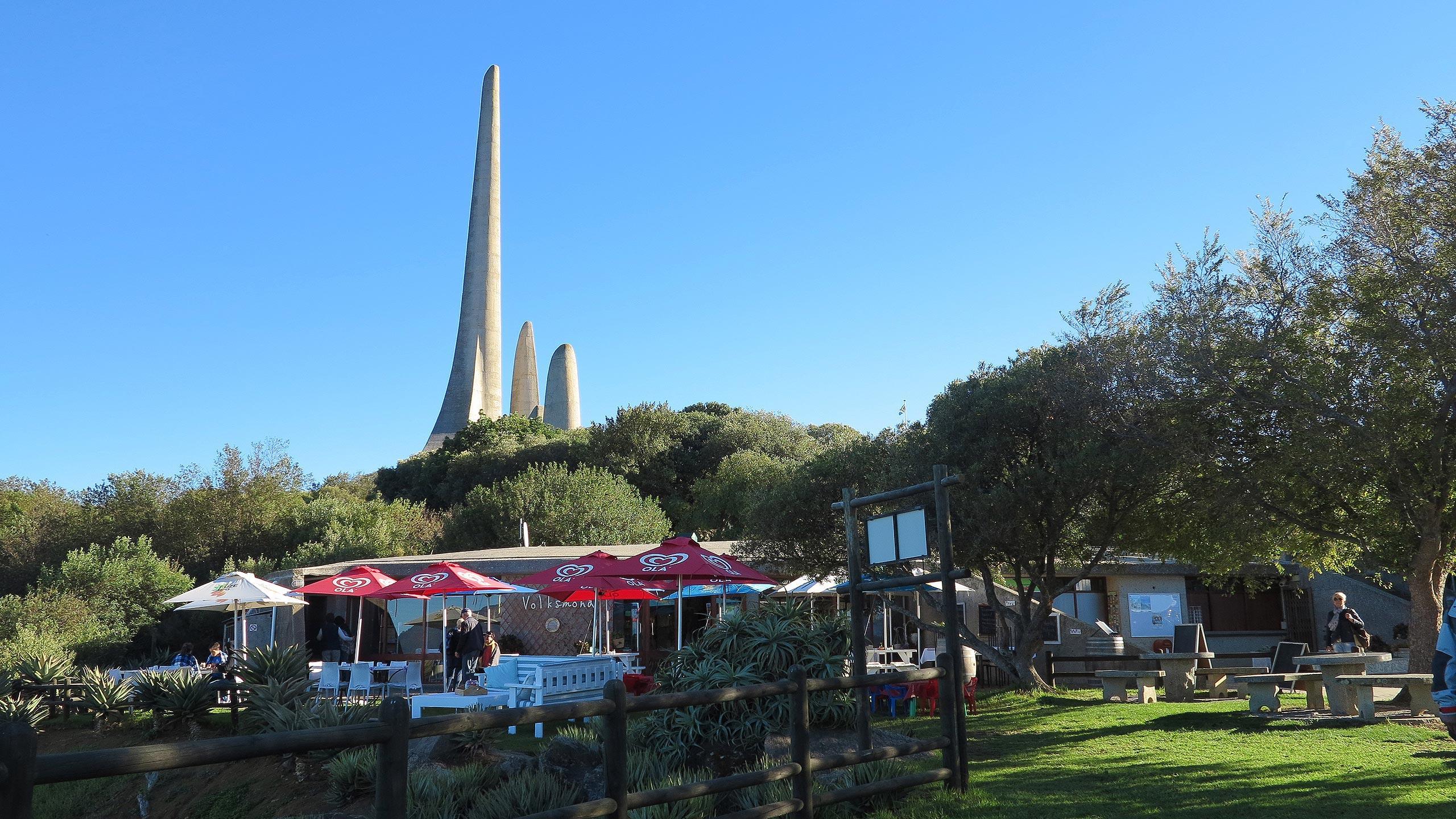 Am Fuße des „Afrikaanse Taalmonuments“ machten wir eine Rast und besichtigten dieses wichtige Denkmal.