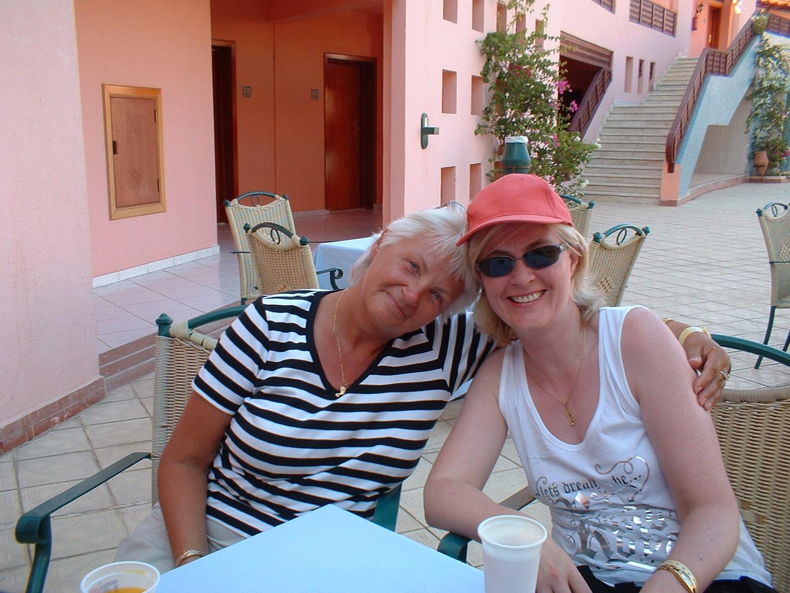 Birgit´s Tante, zufällig zur gleichen Zeit im gleichen Hotel Birgit´s Tante, zufällig zur gleichen Zeit im gleichen Hotel